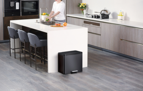 Poubelle à pédale EKO avec revêtement résistant aux traces de doigts, capacité 3 x 9 l