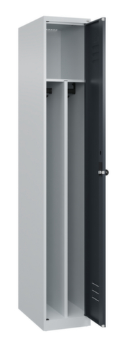 C+P Armoire vestiaire Classic Plus pour une séparation en noir et blanc, largeur de compartiment 300 mm