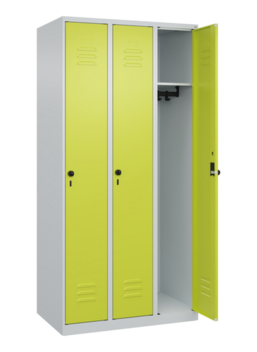 C+P Armoire vestiaire Classic Plus à 3 compartiments, largeur de compartiment 300 mm