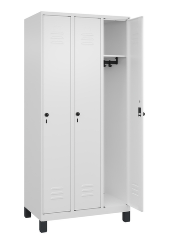 C+P Armoire vestiaire Classic Plus à 3 compartiments, largeur de compartiment 300 mm