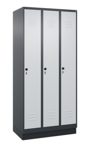 C+P Armoire vestiaire Classic Plus pour une séparation en noir et blanc, largeur de compartiment 300 mm