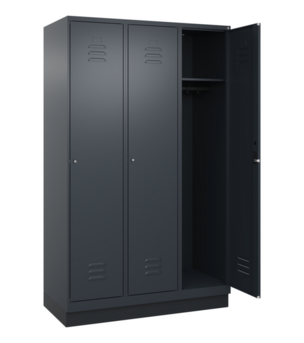 C+P Armoire vestiaire Classic Plus à 3 compartiments, largeur de compartiment 400 mm