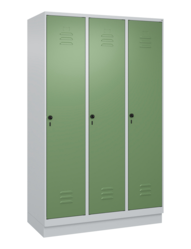 C+P Armoire vestiaire Classic Plus pour une séparation en noir et blanc, largeur de compartiment 400 mm