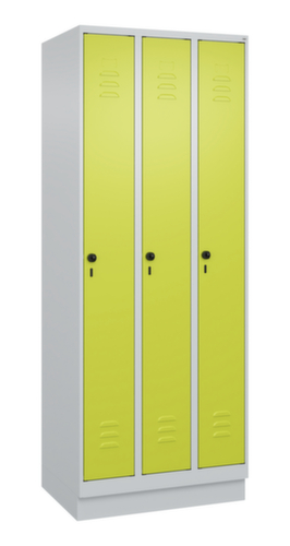 C+P Armoire vestiaire Classic Plus à 3 compartiments, largeur de compartiment 250 mm