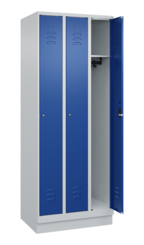 C+P Armoire vestiaire Classic Plus à 3 compartiments, largeur de compartiment 250 mm