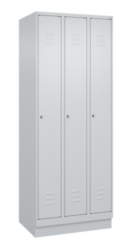 C+P Armoire vestiaire Classic Plus à 3 compartiments, largeur de compartiment 250 mm