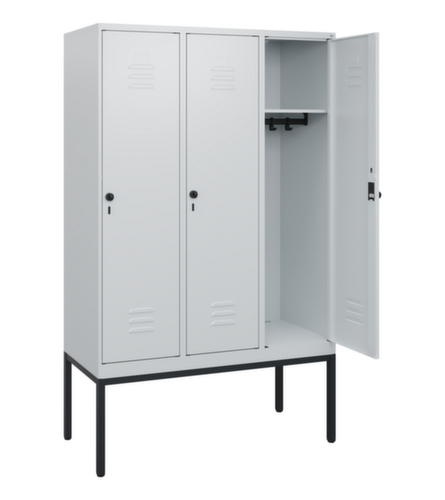 C+P Armoire vestiaire Classic Plus à 3 compartiments, largeur de compartiment 400 mm
