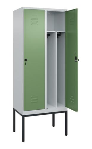 C+P Armoire vestiaire Classic Plus pour une séparation en noir et blanc, largeur de compartiment 400 mm