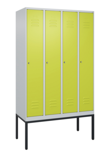 C+P Armoire vestiaire Classic Plus à 4 compartiments, largeur de compartiment 300 mm