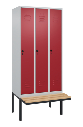 C+P Armoire vestiaire avec banc Classic Plus pour une séparation en noir et blanc, largeur de compartiment 300 mm