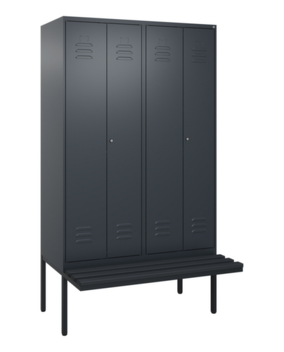 C+P Armoire vestiaire avec banc Classic Plus pour une séparation en noir et blanc, largeur de compartiment 300 mm