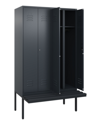 C+P Armoire vestiaire avec banc Classic Plus pour une séparation en noir et blanc, largeur de compartiment 300 mm