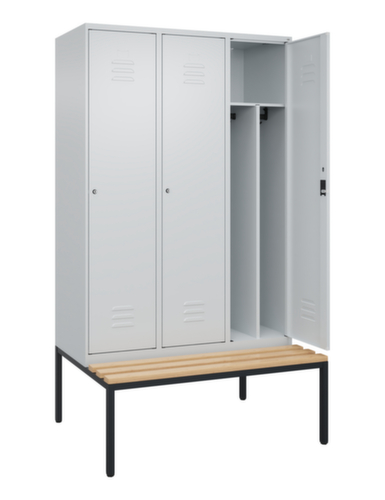 C+P Armoire vestiaire avec banc Classic Plus pour une séparation en noir et blanc, largeur de compartiment 400 mm