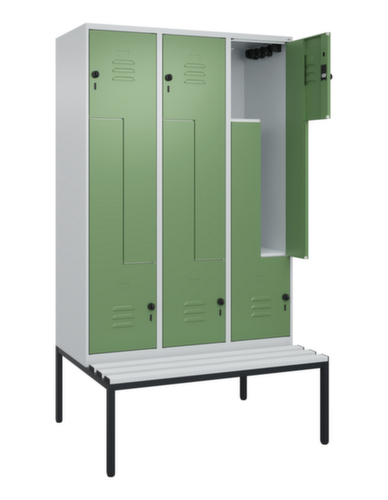 C+P Armoire vestiaire Z Classic Plus avec banc intégré, largeur de compartiment 400 mm