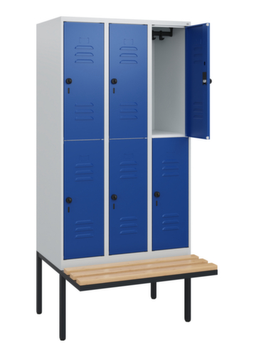 C+P Armoire vestiaire à deux niveaux Classic Plus avec banc, largeur de compartiment 300 mm