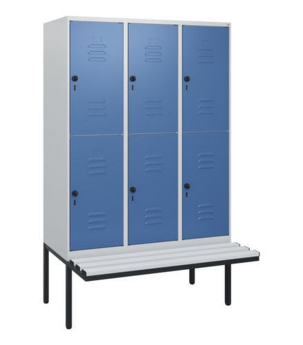 C+P Armoire vestiaire à deux niveaux Classic Plus avec banc, largeur de compartiment 400 mm