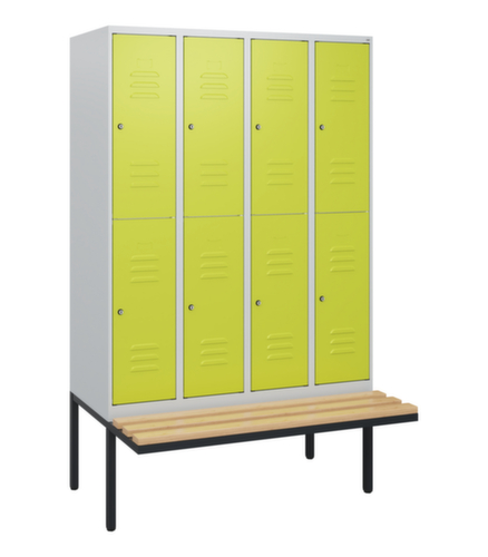C+P Armoire vestiaire à deux niveaux Classic Plus avec banc, largeur de compartiment 300 mm