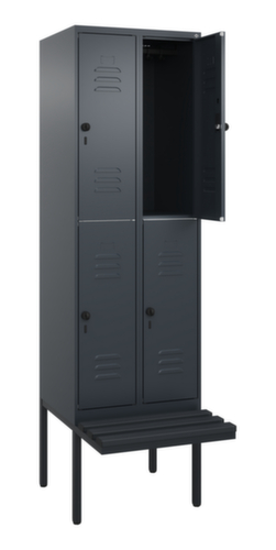 C+P Armoire vestiaire à deux niveaux Classic Plus avec banc, largeur de compartiment 300 mm