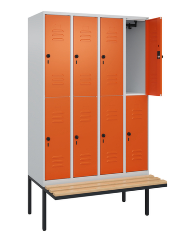 C+P Armoire vestiaire à deux niveaux Classic Plus avec banc, largeur de compartiment 300 mm