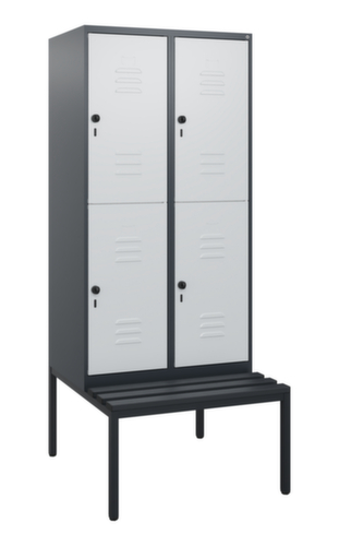 C+P Armoire vestiaire à deux niveaux Classic Plus avec banc, largeur de compartiment 400 mm