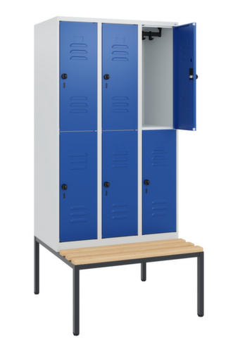 C+P Armoire vestiaire à deux niveaux Classic Plus avec banc, largeur de compartiment 300 mm
