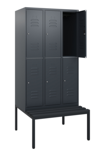 C+P Armoire vestiaire à deux niveaux Classic Plus avec banc, largeur de compartiment 300 mm
