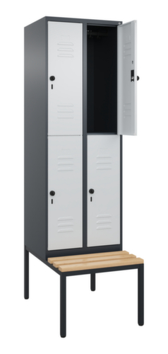 C+P Armoire vestiaire à deux niveaux Classic Plus avec banc, largeur de compartiment 300 mm