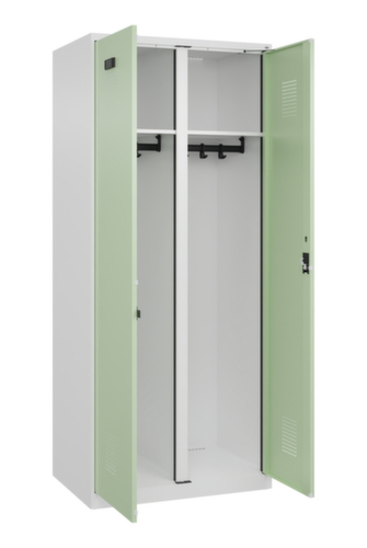 C+P armoire vestiaire noir et blanc Evolo PLUS avec double compartiment, largeur de compartiment 400 mm