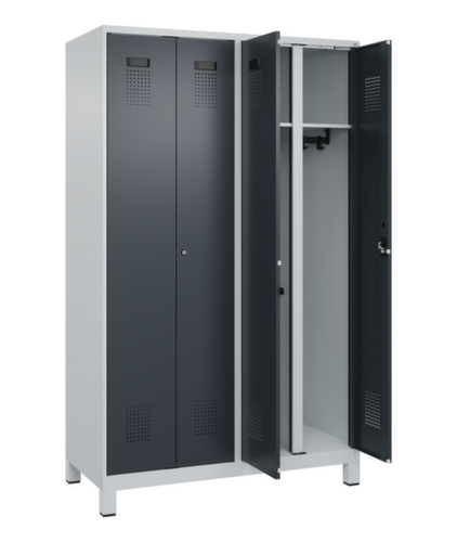 C+P armoire vestiaire noir et blanc Evolo PLUS avec double compartiment, largeur de compartiment 300 mm