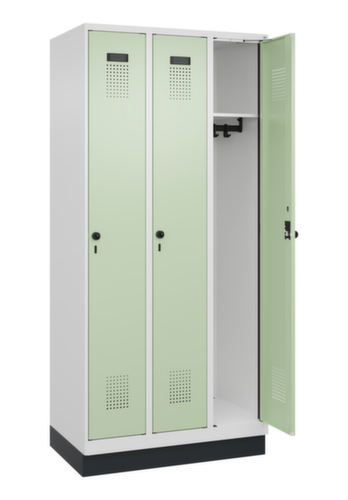 C+P Armoire vestiaire Evolo PLUS, largeur de compartiment 300 mm