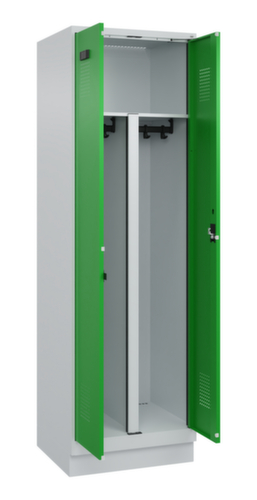 C+P Armoire vestiaire pour EPI Evolo PLUS pour une séparation en noir et blanc, largeur de compartiment 300 mm