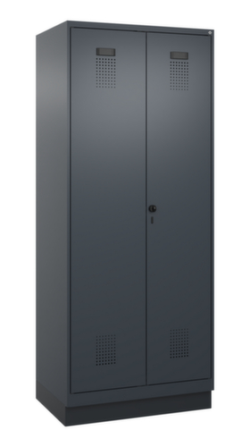 C+P armoire vestiaire noir et blanc Evolo PLUS avec double compartiment, largeur de compartiment 400 mm