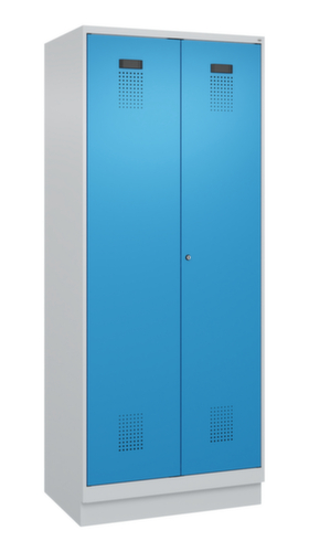 C+P armoire vestiaire noir et blanc Evolo PLUS avec double compartiment, largeur de compartiment 400 mm