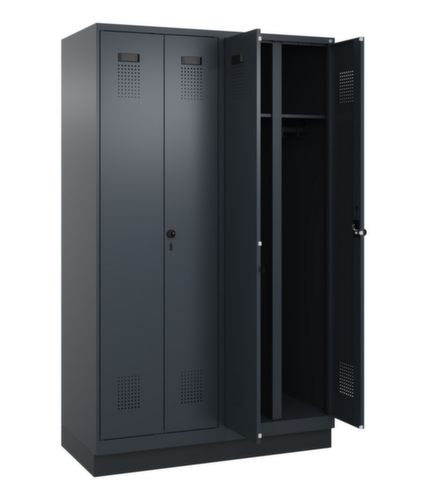 C+P armoire vestiaire noir et blanc Evolo PLUS avec double compartiment, largeur de compartiment 300 mm