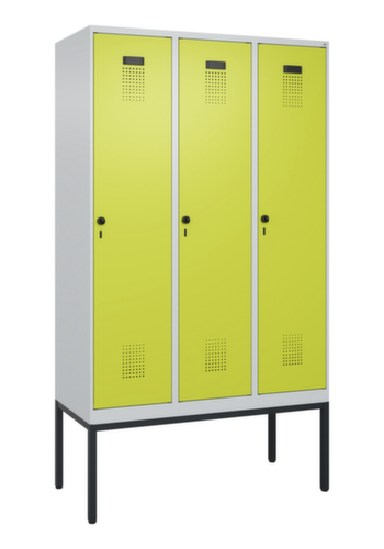 C+P Armoire vestiaire Evolo PLUS pour une séparation en noir et blanc, largeur de compartiment 400 mm
