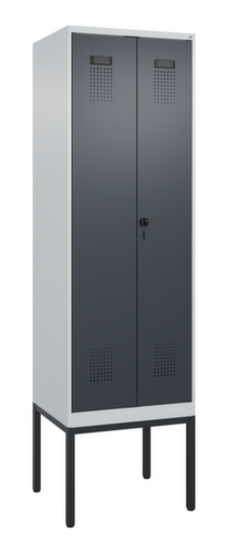 C+P armoire vestiaire noir et blanc Evolo PLUS avec double compartiment, largeur de compartiment 300 mm