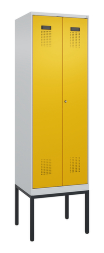 C+P armoire vestiaire noir et blanc Evolo PLUS avec double compartiment, largeur de compartiment 300 mm