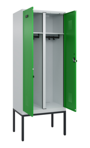 C+P armoire vestiaire noir et blanc Evolo PLUS avec double compartiment, largeur de compartiment 400 mm