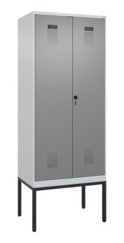 C+P armoire vestiaire noir et blanc Evolo PLUS avec double compartiment, largeur de compartiment 400 mm