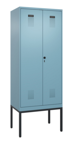 C+P armoire vestiaire noir et blanc Evolo PLUS avec double compartiment, largeur de compartiment 400 mm