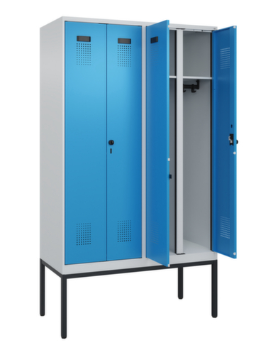 C+P armoire vestiaire noir et blanc Evolo PLUS avec double compartiment, largeur de compartiment 300 mm