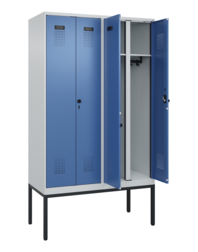 C+P armoire vestiaire noir et blanc Evolo PLUS avec double compartiment, largeur de compartiment 300 mm