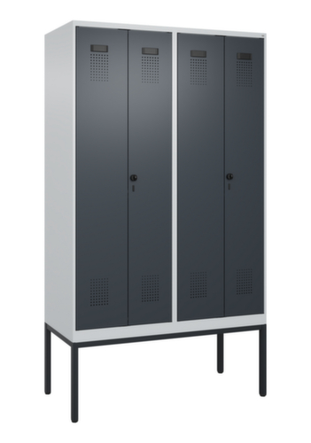 C+P armoire vestiaire noir et blanc Evolo PLUS avec double compartiment, largeur de compartiment 300 mm