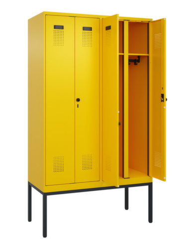 C+P armoire vestiaire noir et blanc Evolo PLUS avec double compartiment, largeur de compartiment 300 mm