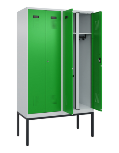 C+P armoire vestiaire noir et blanc Evolo PLUS avec double compartiment, largeur de compartiment 300 mm