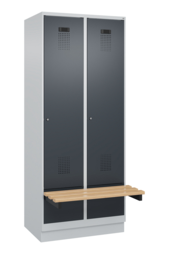 C+P Armoire vestiaire Evolo PLUS avec banc suspendu, largeur de compartiment 400 mm