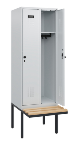 C+P Armoire vestiaire Evolo PLUS avec banc suspendu, largeur de compartiment 300 mm
