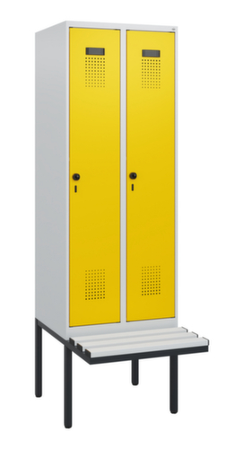 C+P Armoire vestiaire Evolo PLUS avec banc suspendu, largeur de compartiment 300 mm