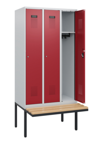 C+P Armoire vestiaire Evolo PLUS avec banc suspendu, largeur de compartiment 300 mm