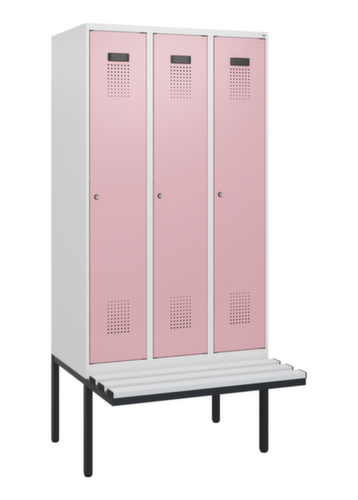 C+P Armoire vestiaire Evolo PLUS avec banc suspendu, largeur de compartiment 300 mm